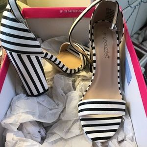 Gorgeous Black and white heels casual or dressy